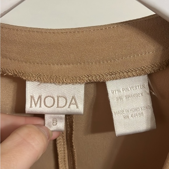 Moda Beige V-Neck Tunic - Picture 2 of 8